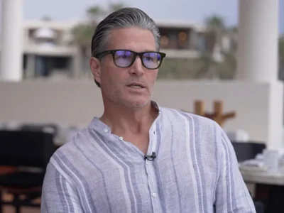 Ian Gengos speaking about the importance of long-term client relationships in a feature with Haute Residence, set in Los Cabos